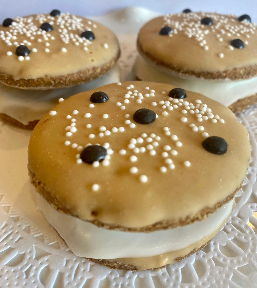 Chocolate Chip Dog Treat Sandwiches (CASE OF 6)